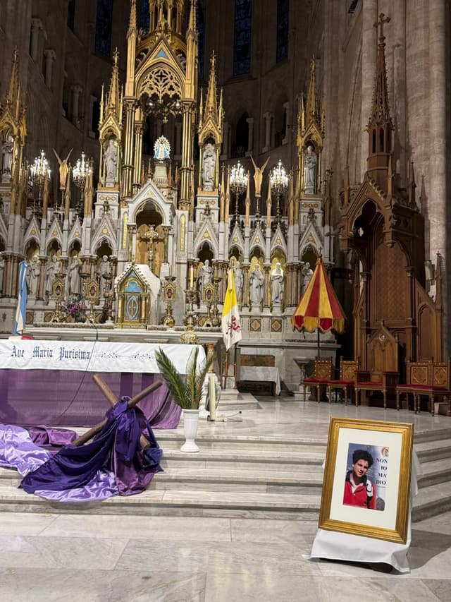 Entronización del Beato Carlo Acutis en Basílica de Luján (foto 1)
