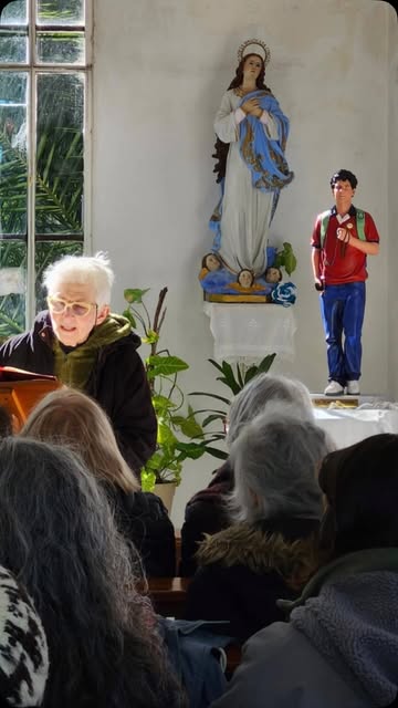La imagen peregrina de San Carlo Acutis, del Grupo San Carlo Acutis Chascomús Argentina, llegó hoy al Hospital Piñero pa