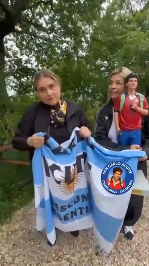 La mamá de San Carlo Acutis, la querida señora Antonia Salzano, envió un mensaje de agradecimiento a Monseñor Juan Ignac