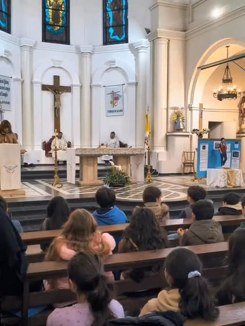 Compartimos con alegría que la imagen peregrina de San Carlo Acutis Chascomús Argentina estuvo presente en la celebració